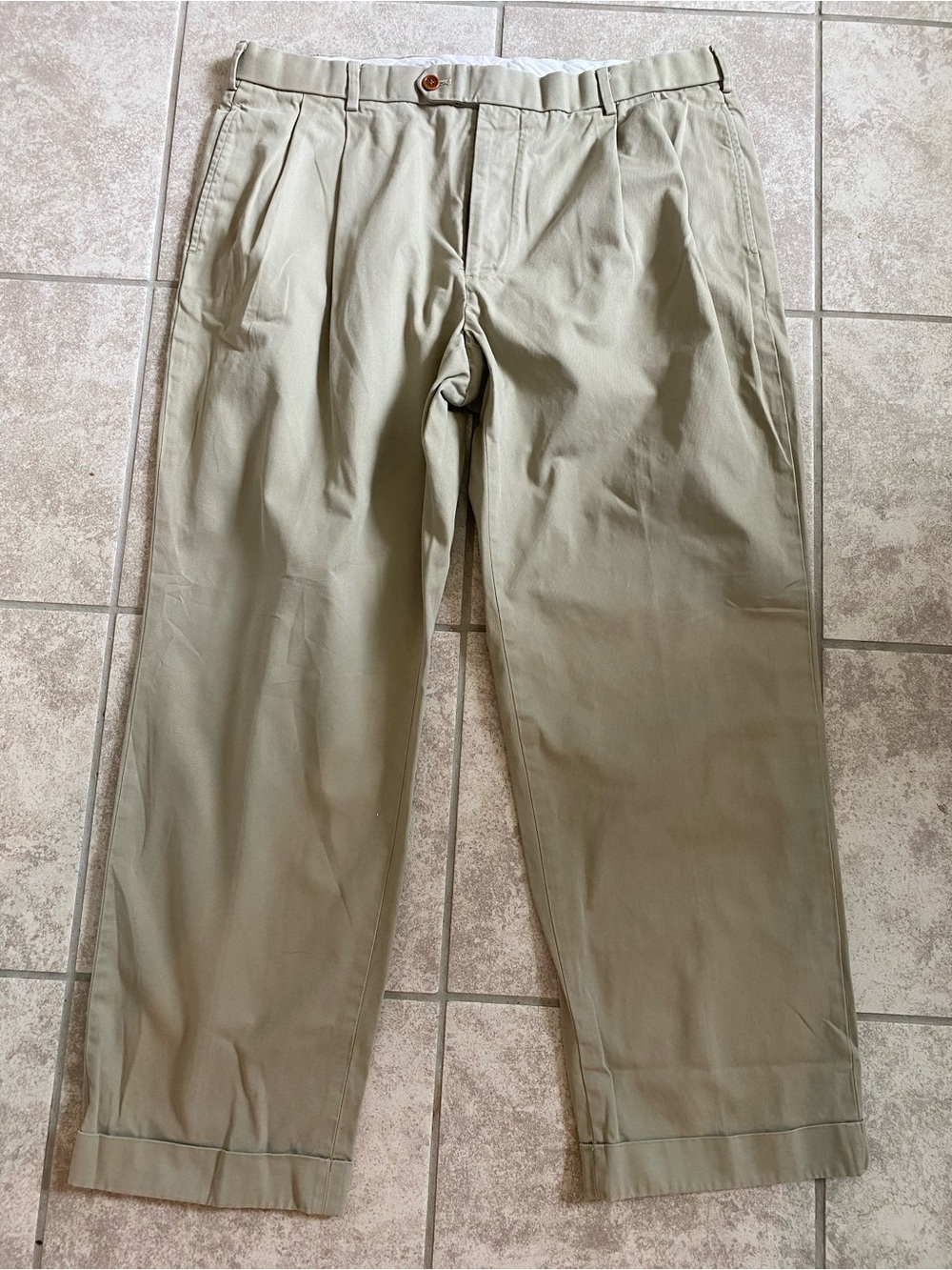 Brooks Brothers Men’s Pleated Chinos cuff hem khaki size 38x30